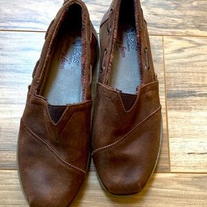 Brown fur lined Bobs size 7